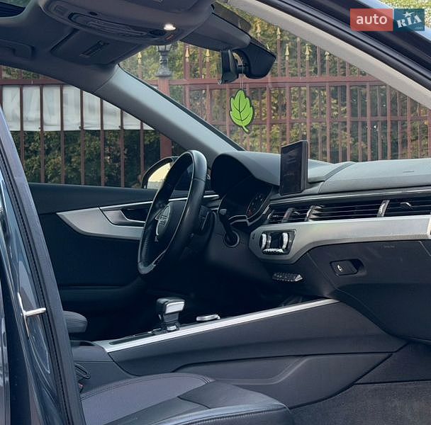 Седан Audi A4 2017 в Николаеве