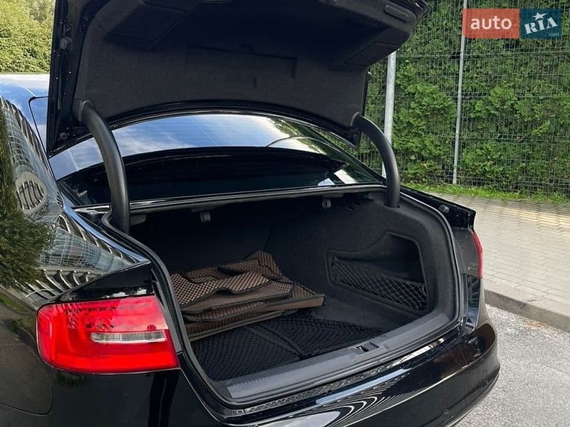 Седан Audi A4 2014 в Києві