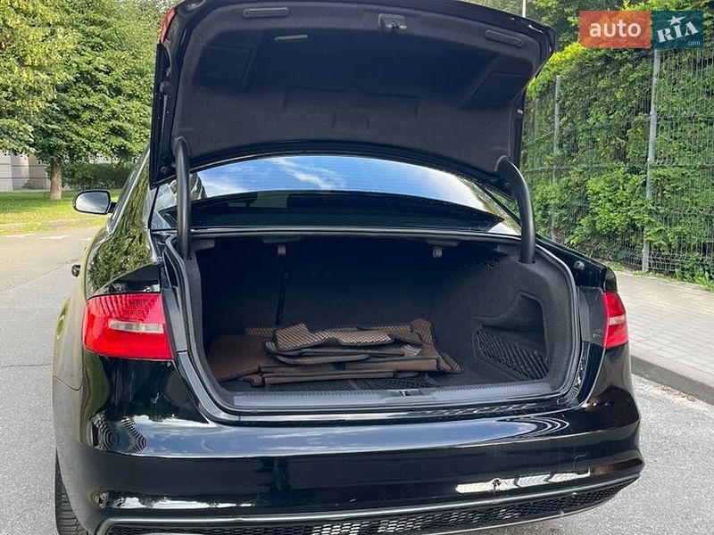 Седан Audi A4 2014 в Києві