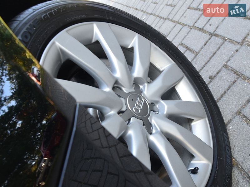 Седан Audi A4 2014 в Дрогобыче