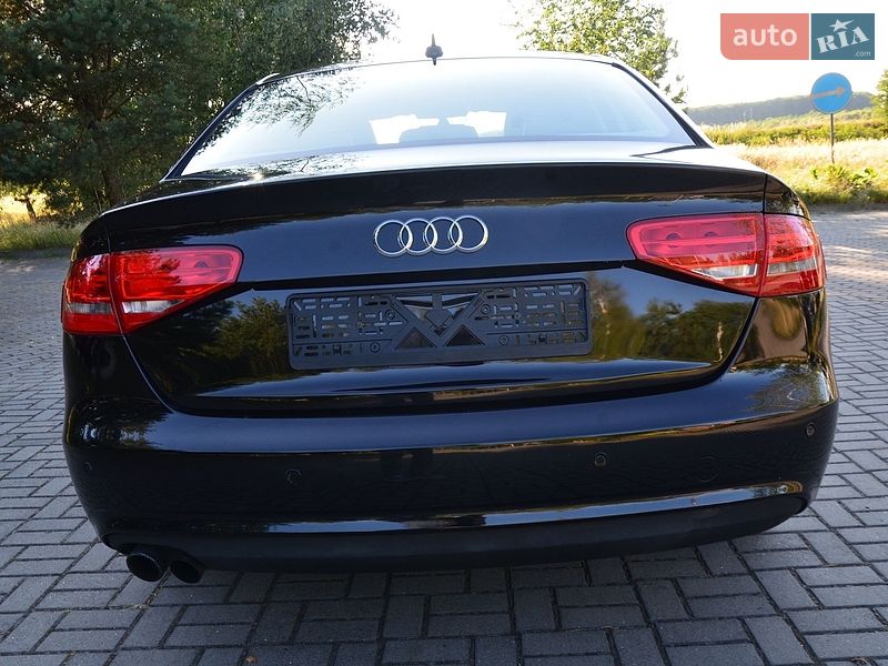 Седан Audi A4 2014 в Дрогобыче