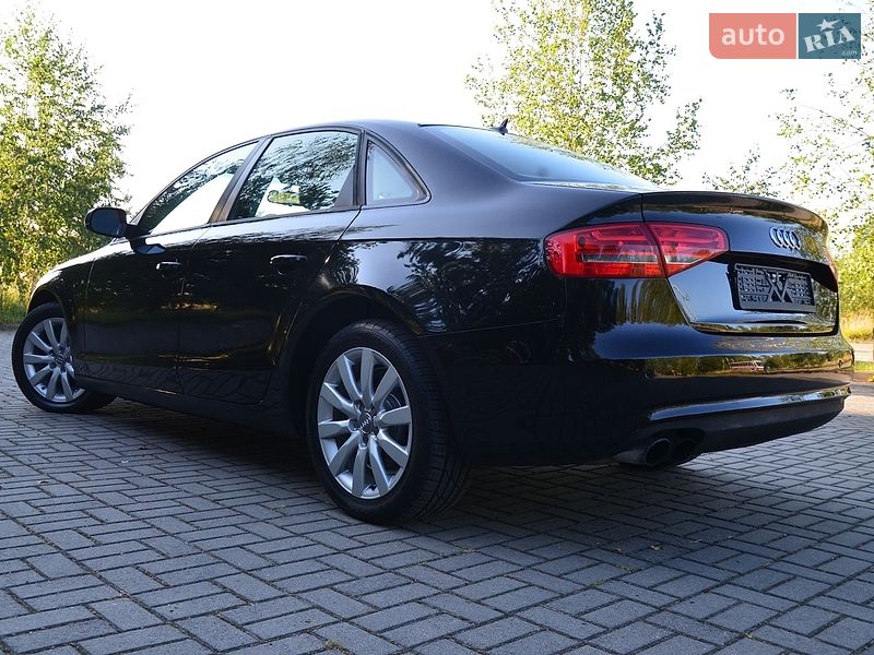 Седан Audi A4 2014 в Дрогобыче