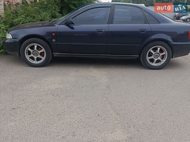 Седан Audi A4 1996 в Черкасах
