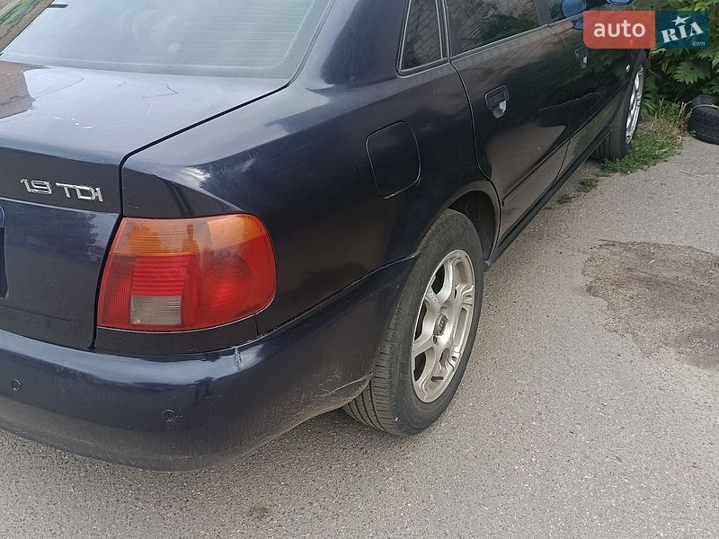 Седан Audi A4 1996 в Черкасах