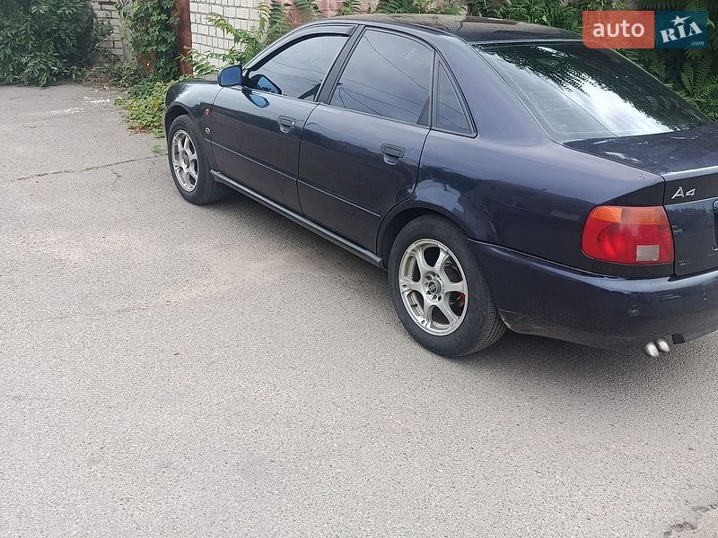 Седан Audi A4 1996 в Черкасах