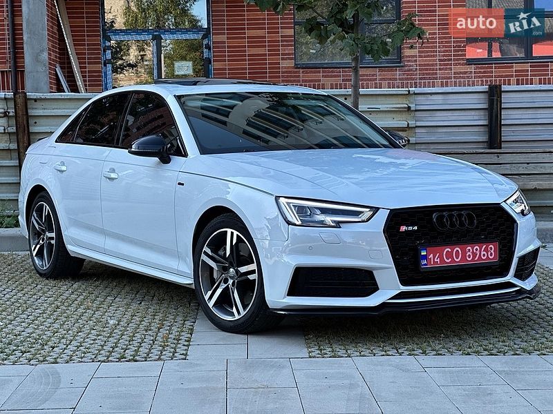 Седан Audi A4 2016 в Самборі