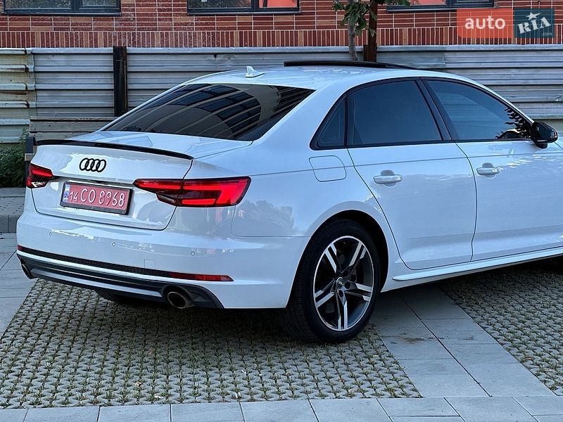Седан Audi A4 2016 в Самборі