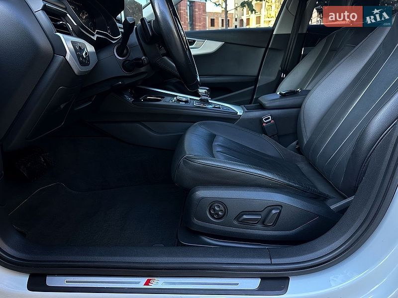Седан Audi A4 2016 в Самборі