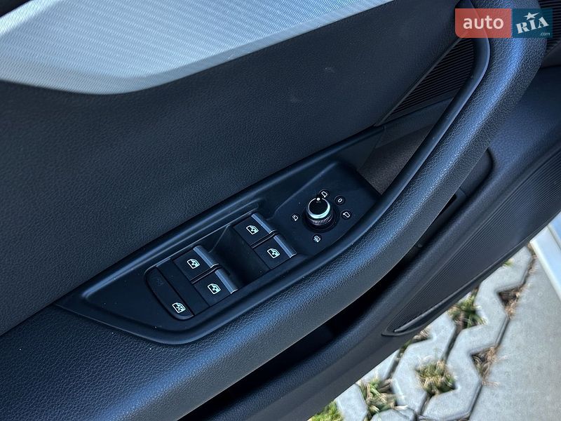 Седан Audi A4 2016 в Самборі
