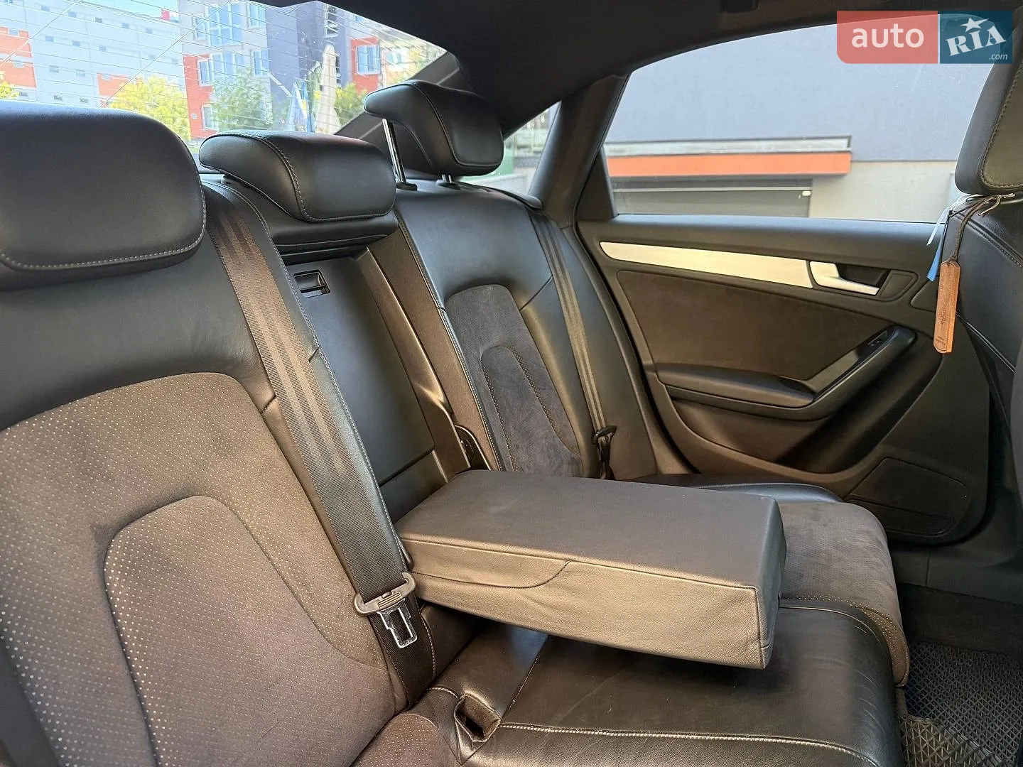 2010 Audi A4 - мініатюра 20