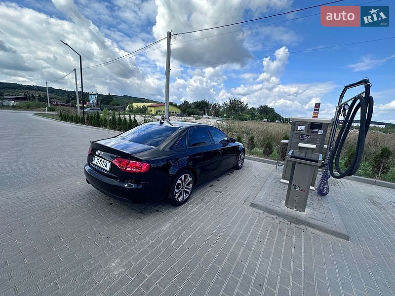 Седан Audi A4 2010 в Золочеве