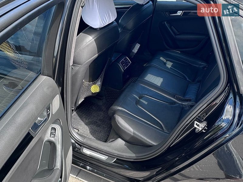 Седан Audi A4 2010 в Золочеве