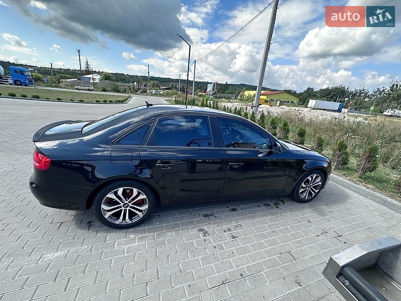 Седан Audi A4 2010 в Золочеве