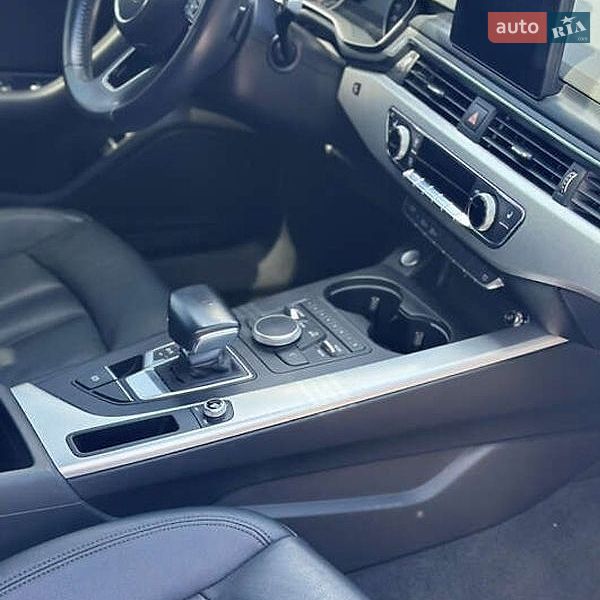 Седан Audi A4 2018 в Киеве