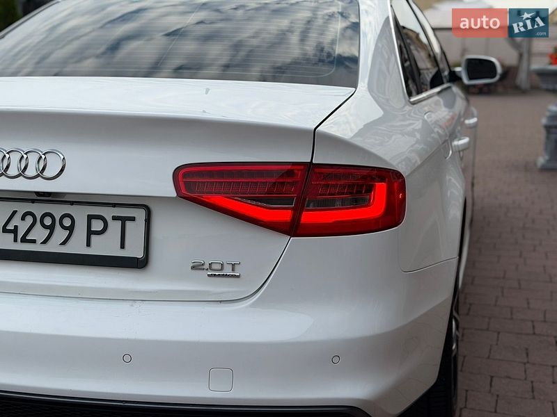 Седан Audi A4 2013 в Львове