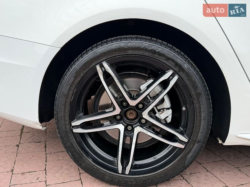 Седан Audi A4 2013 в Львове