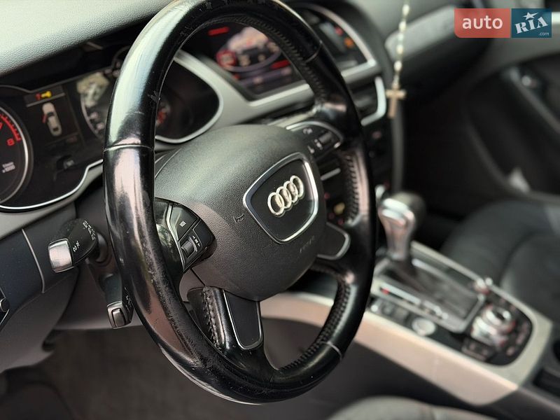 Седан Audi A4 2013 в Львове