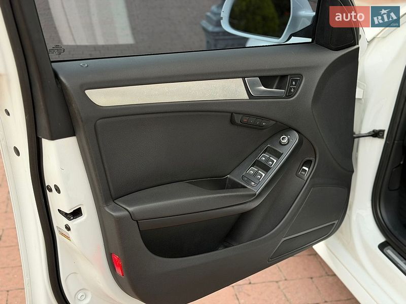 Седан Audi A4 2013 в Львове