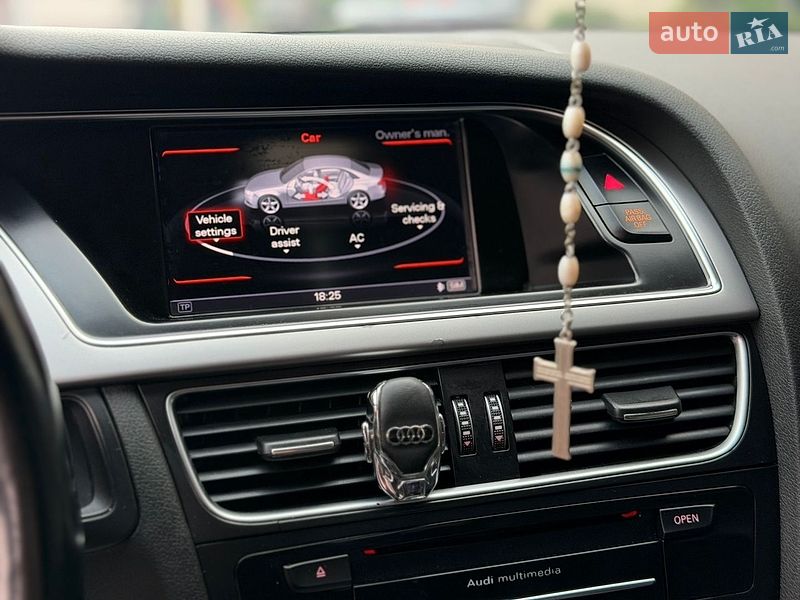 Седан Audi A4 2013 в Львове