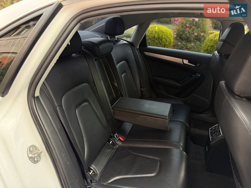 Седан Audi A4 2013 в Львове