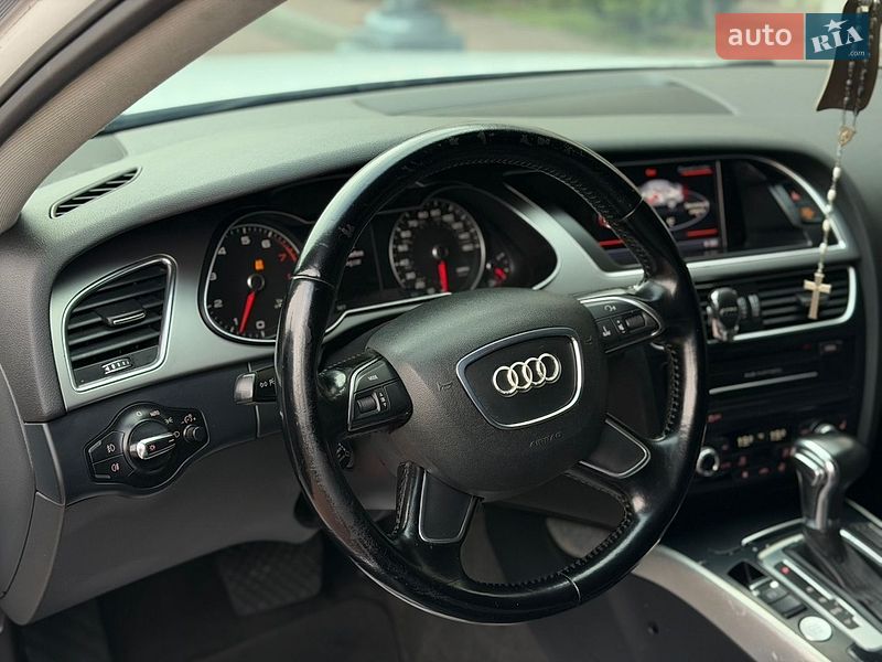 Седан Audi A4 2013 в Львове