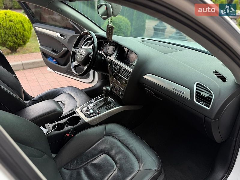 Седан Audi A4 2013 в Львове