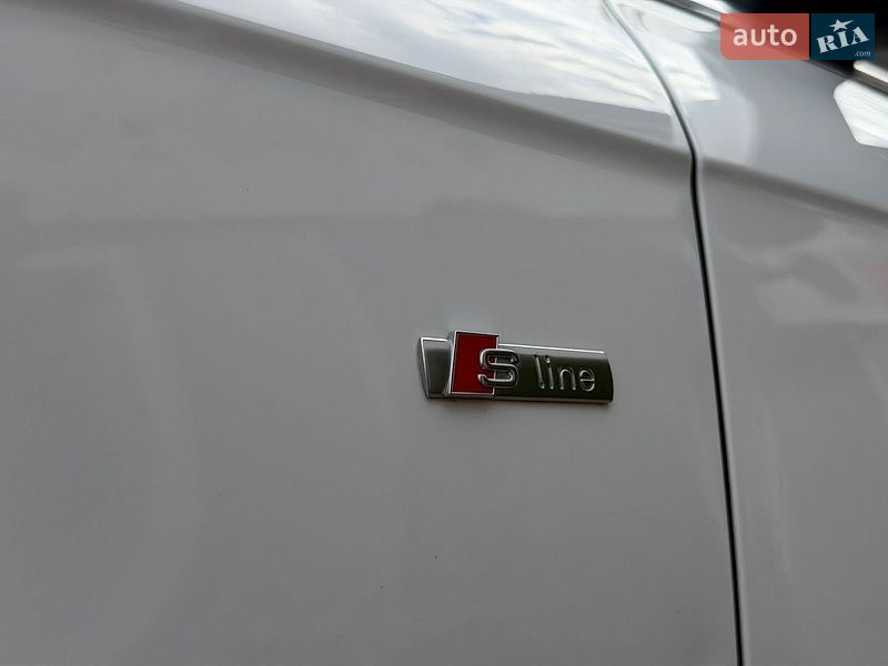 Седан Audi A4 2013 в Львове