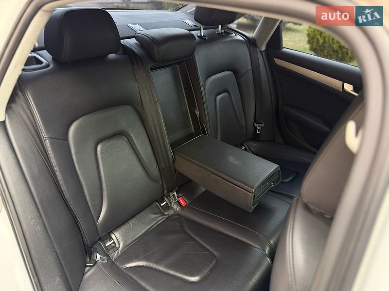 Седан Audi A4 2013 в Львове
