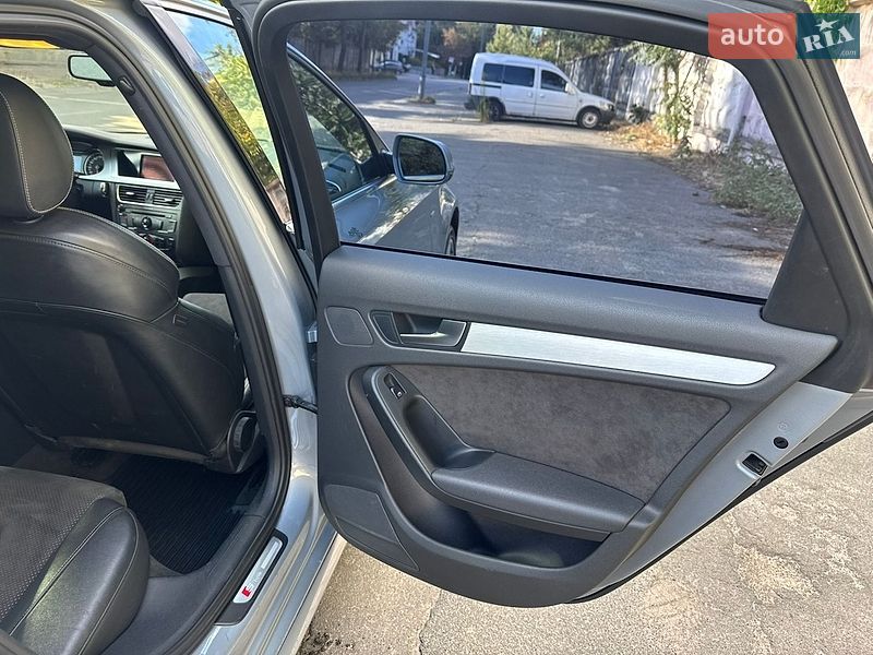 Седан Audi A4 2011 в Києві