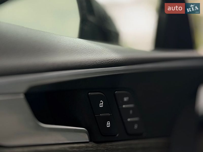 Седан Audi A4 2018 в Бурштині