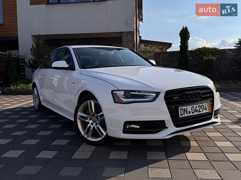 Седан Audi A4 2015 в Стрию