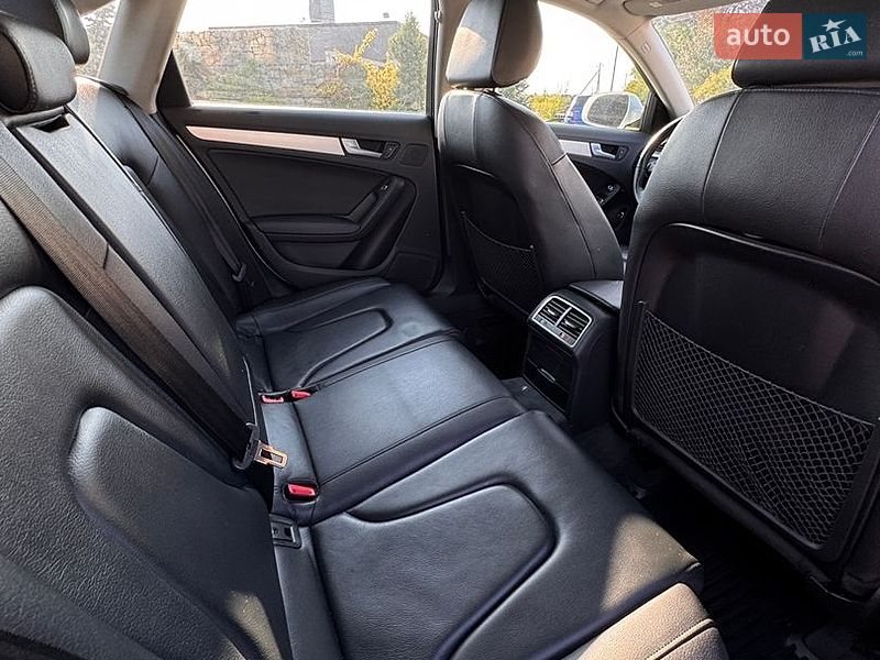 Седан Audi A4 2015 в Стрию