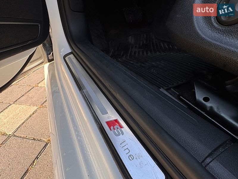 Седан Audi A4 2015 в Стрию