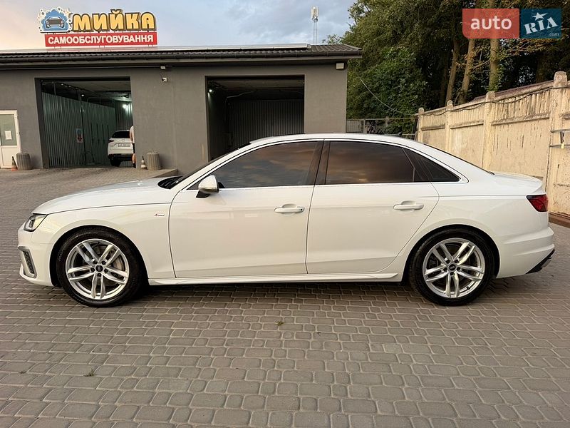 Седан Audi A4 2021 в Виннице