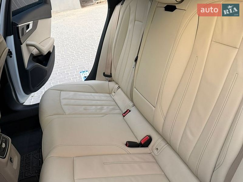 Седан Audi A4 2021 в Виннице