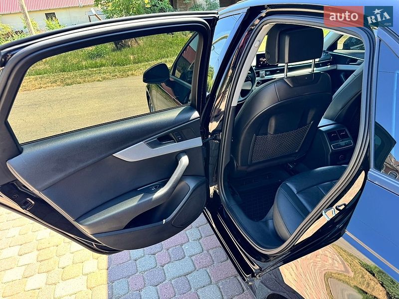 Седан Audi A4 2017 в Киеве