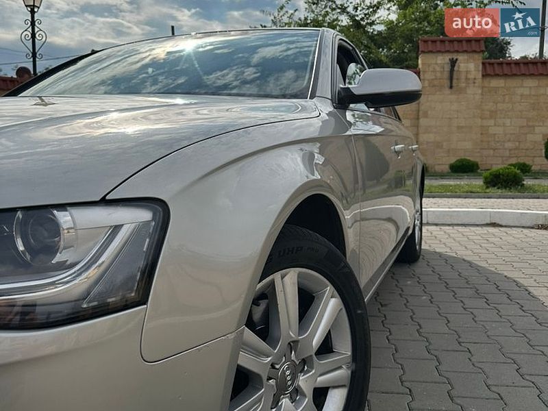 Седан Audi A4 2012 в Измаиле