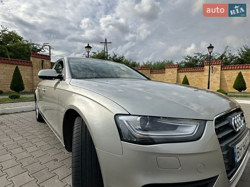 Седан Audi A4 2012 в Измаиле