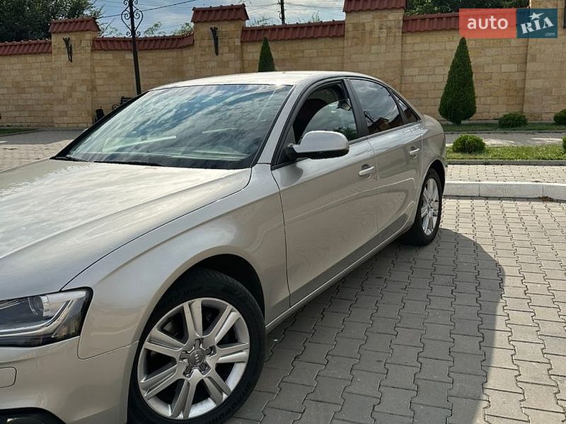 Седан Audi A4 2012 в Измаиле