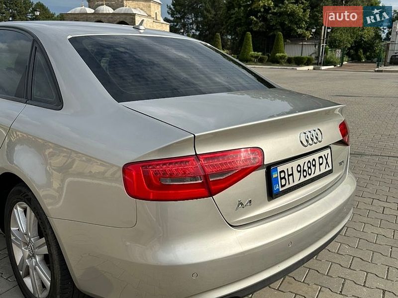 Седан Audi A4 2012 в Измаиле