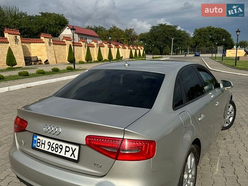 Седан Audi A4 2012 в Ізмаїлі