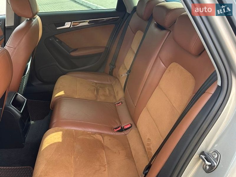 Седан Audi A4 2012 в Измаиле