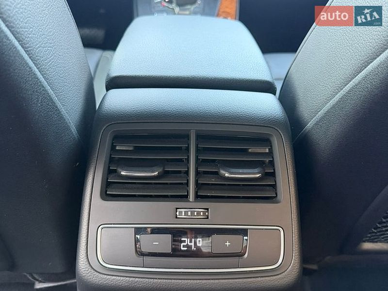 Седан Audi A4 2019 в Стрые