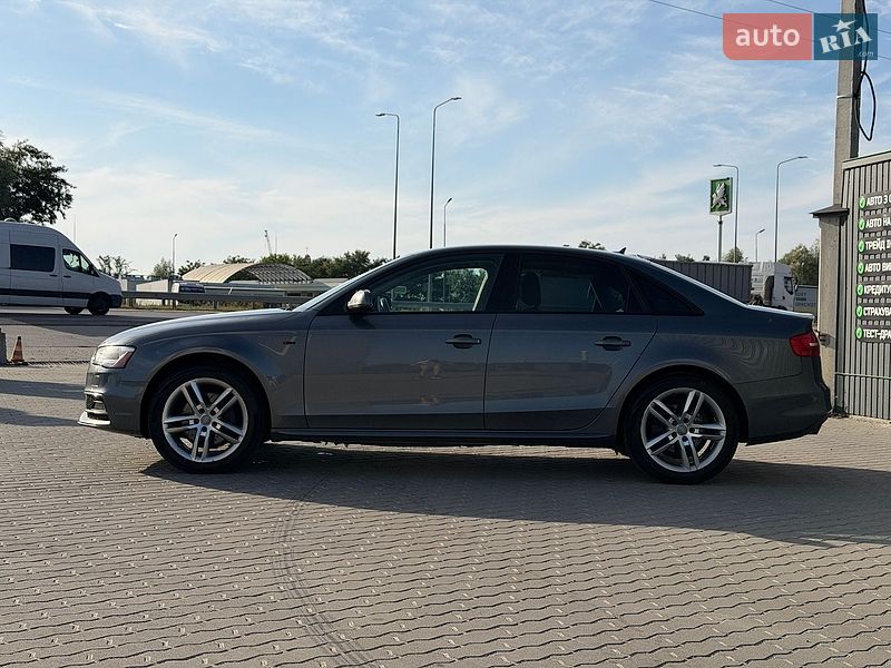 Седан Audi A4 2015 в Львове
