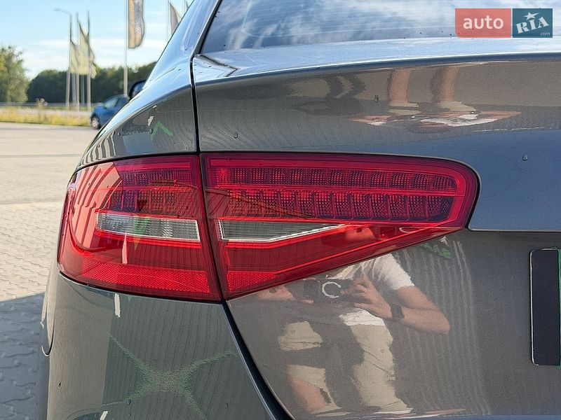 Седан Audi A4 2015 в Львове