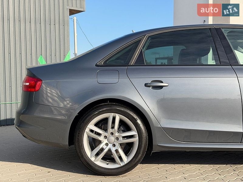 Седан Audi A4 2015 в Львове