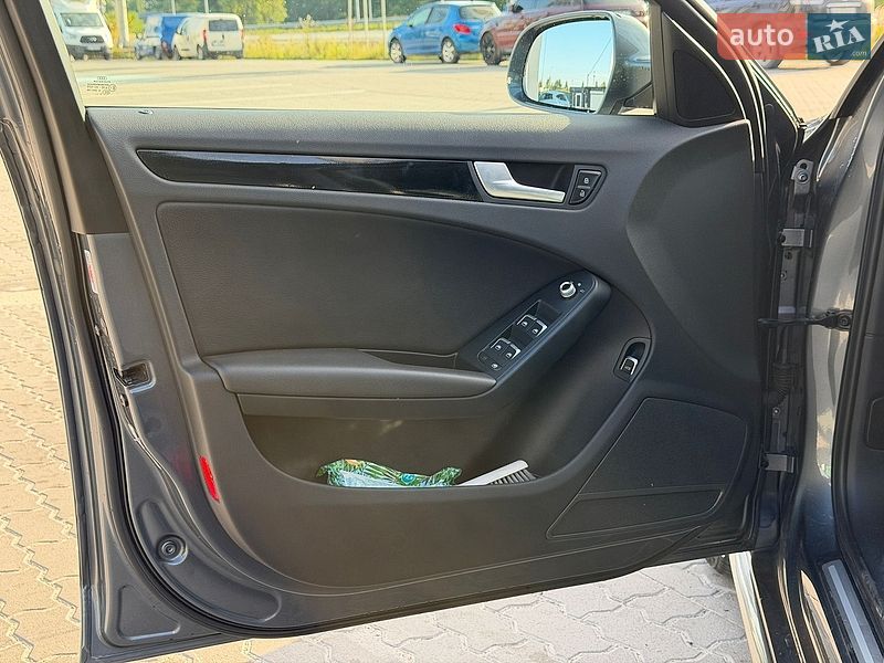 Седан Audi A4 2015 в Львове