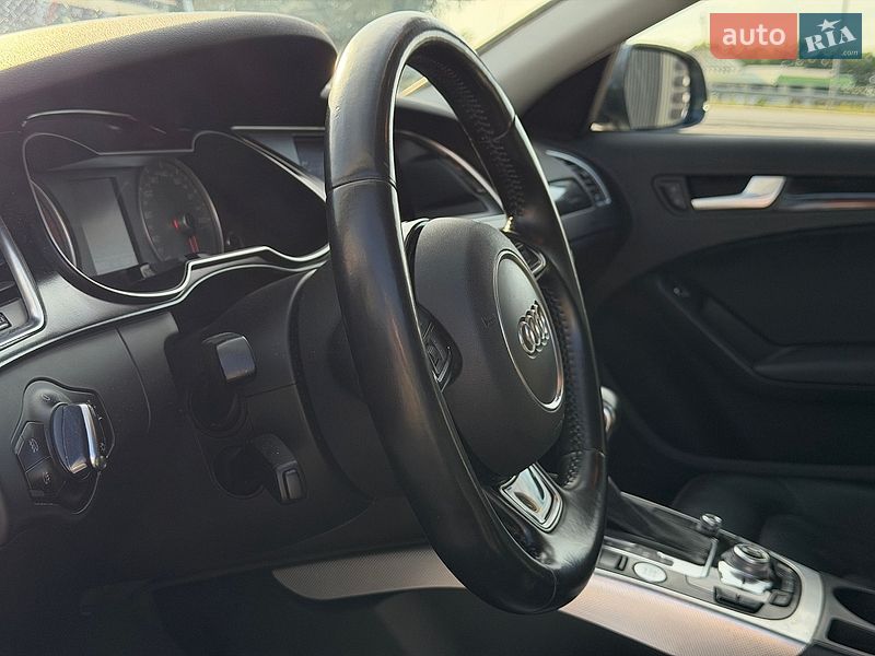Седан Audi A4 2015 в Львове