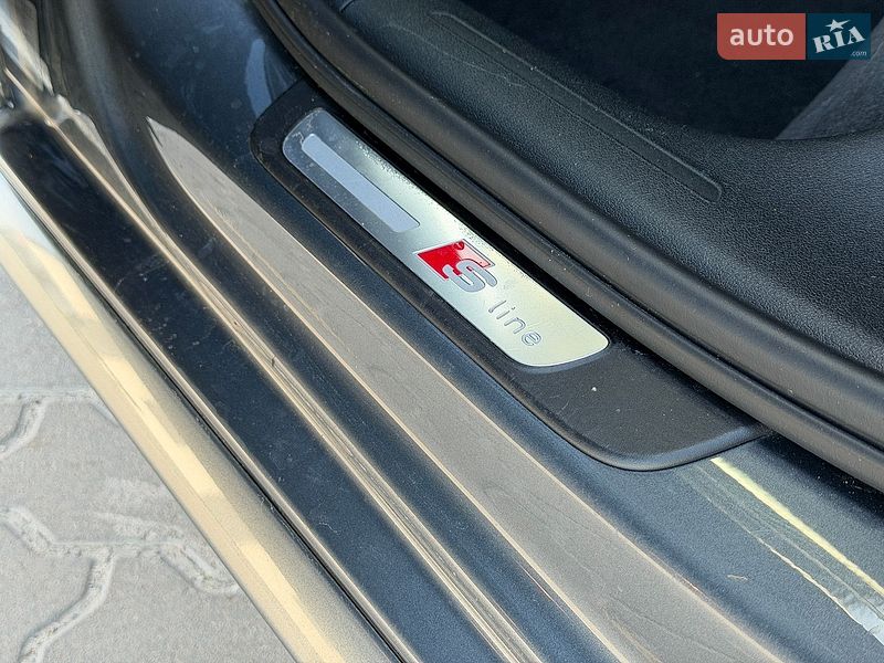 Седан Audi A4 2015 в Львове