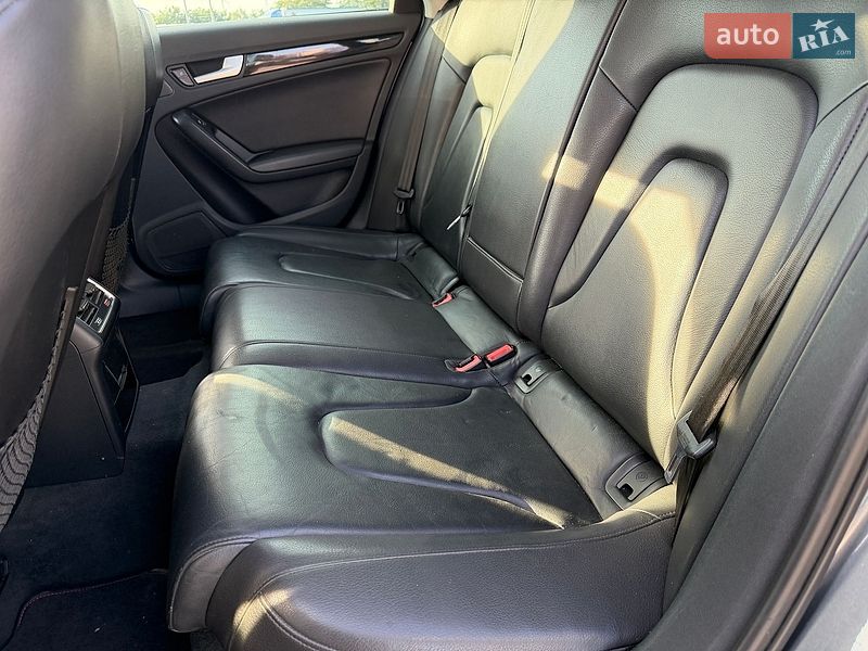 Седан Audi A4 2015 в Львове